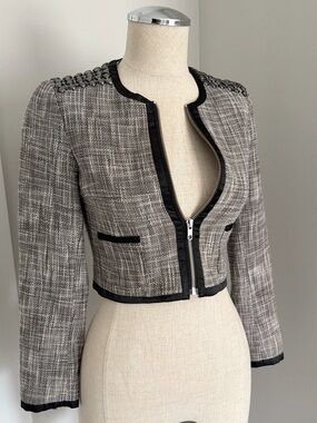 2000s H&M Women’s Gray/Black Plaid Cropped Zip Jacket Lined Pockets Size 2